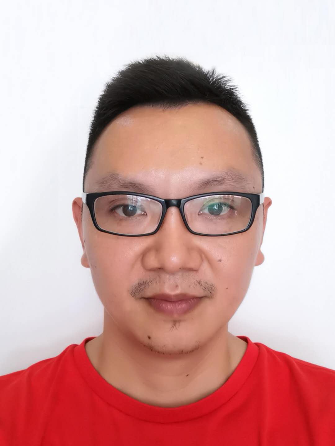 李昌伟（中国商业美术设计师、钢铁冶炼能手）