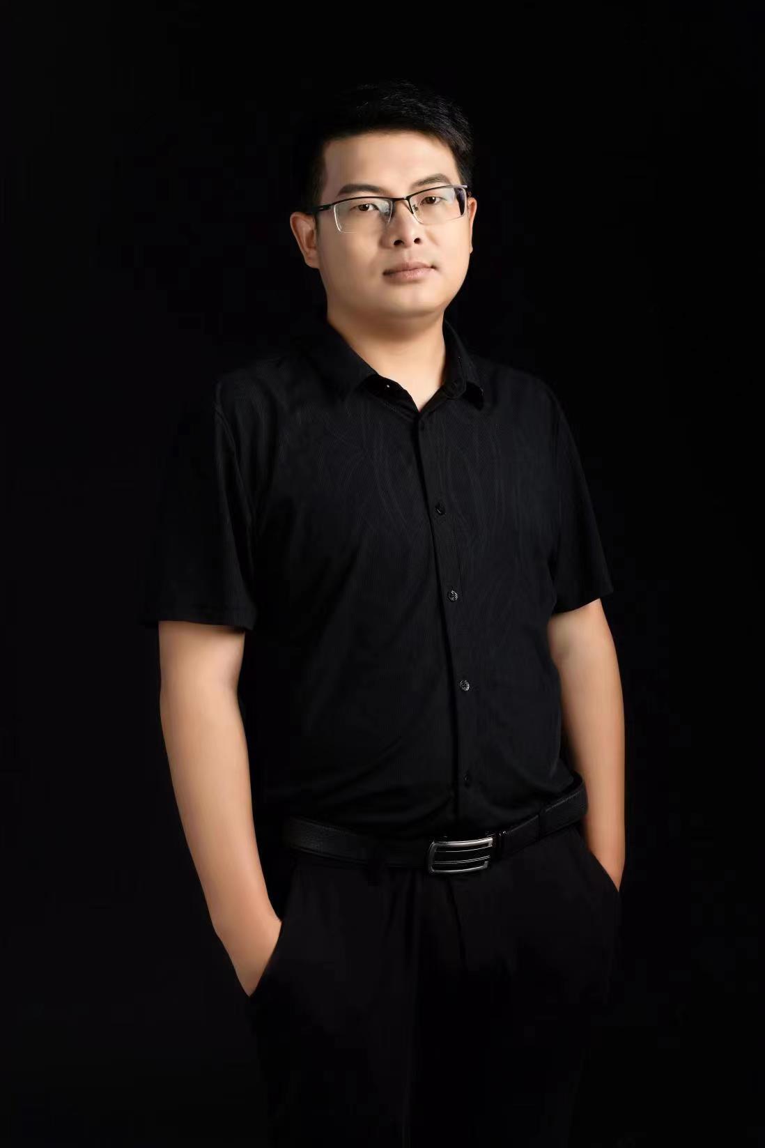 杨含启（电商、摄影）